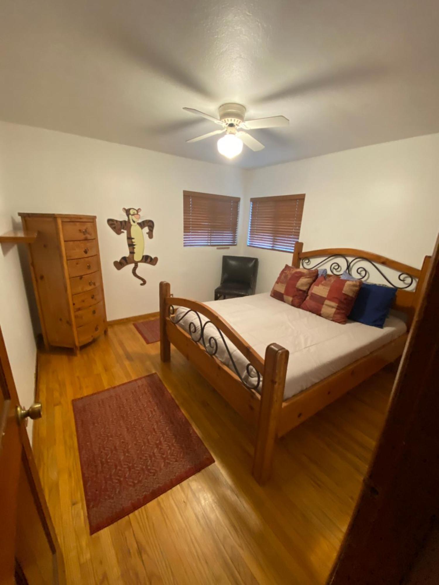 Charming Tarzana Retreat - Cozy 2 Bedroom