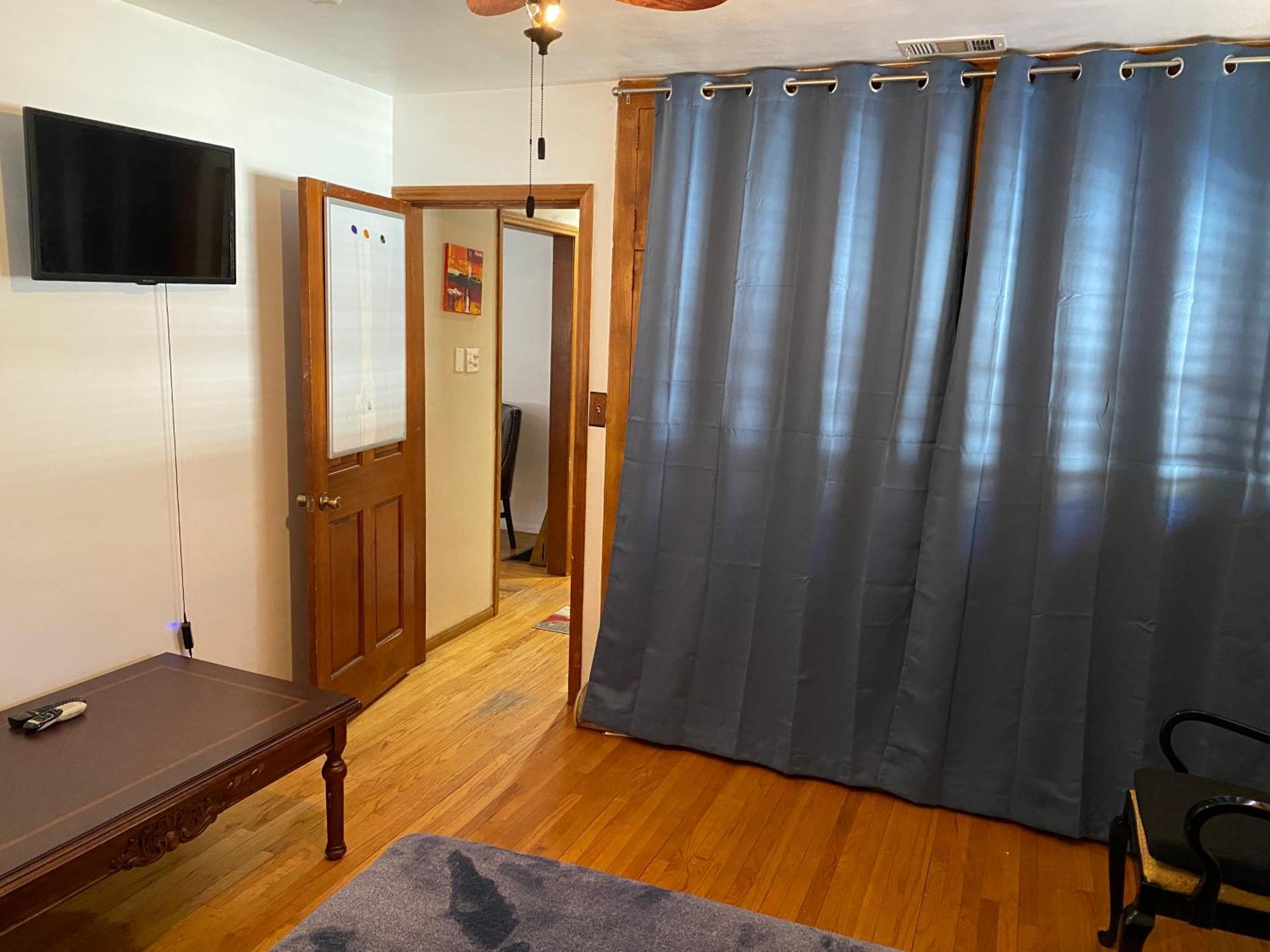 Charming Tarzana Retreat - Cozy 2 Bedroom Los Angeles