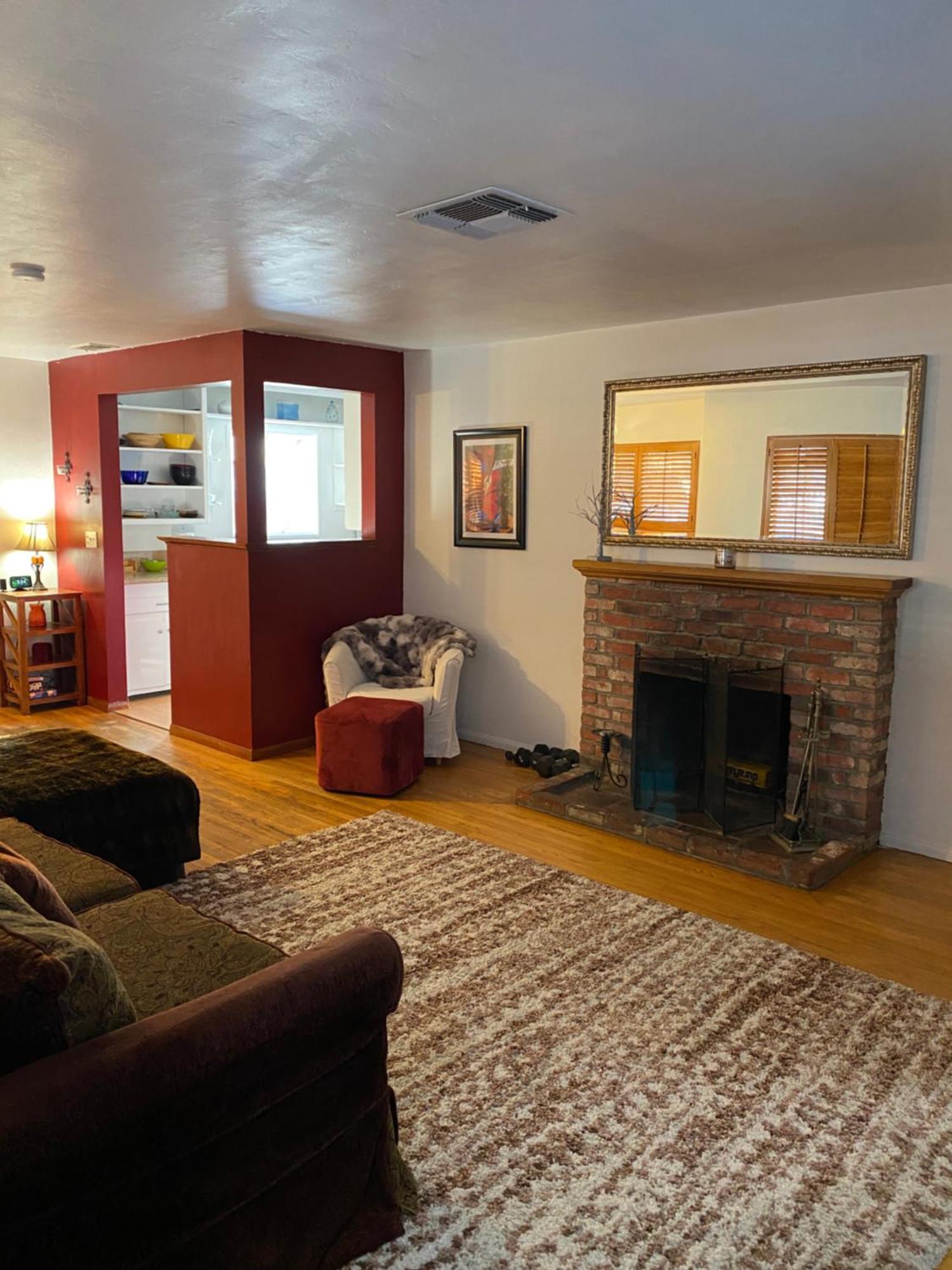 Charming Tarzana Retreat - Cozy 2 Bedroom
